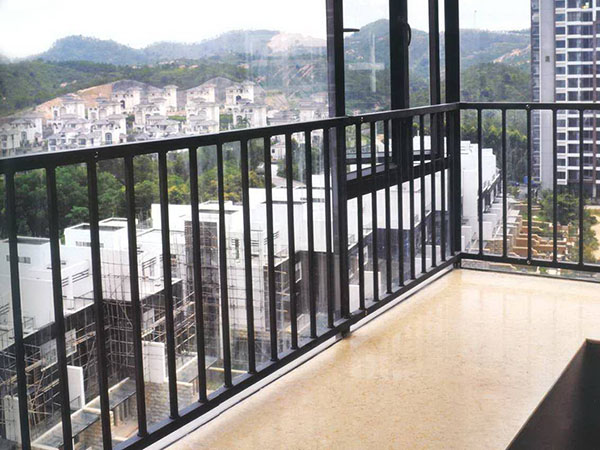 鋅鋼陽(yáng)臺(tái)護(hù)欄案例